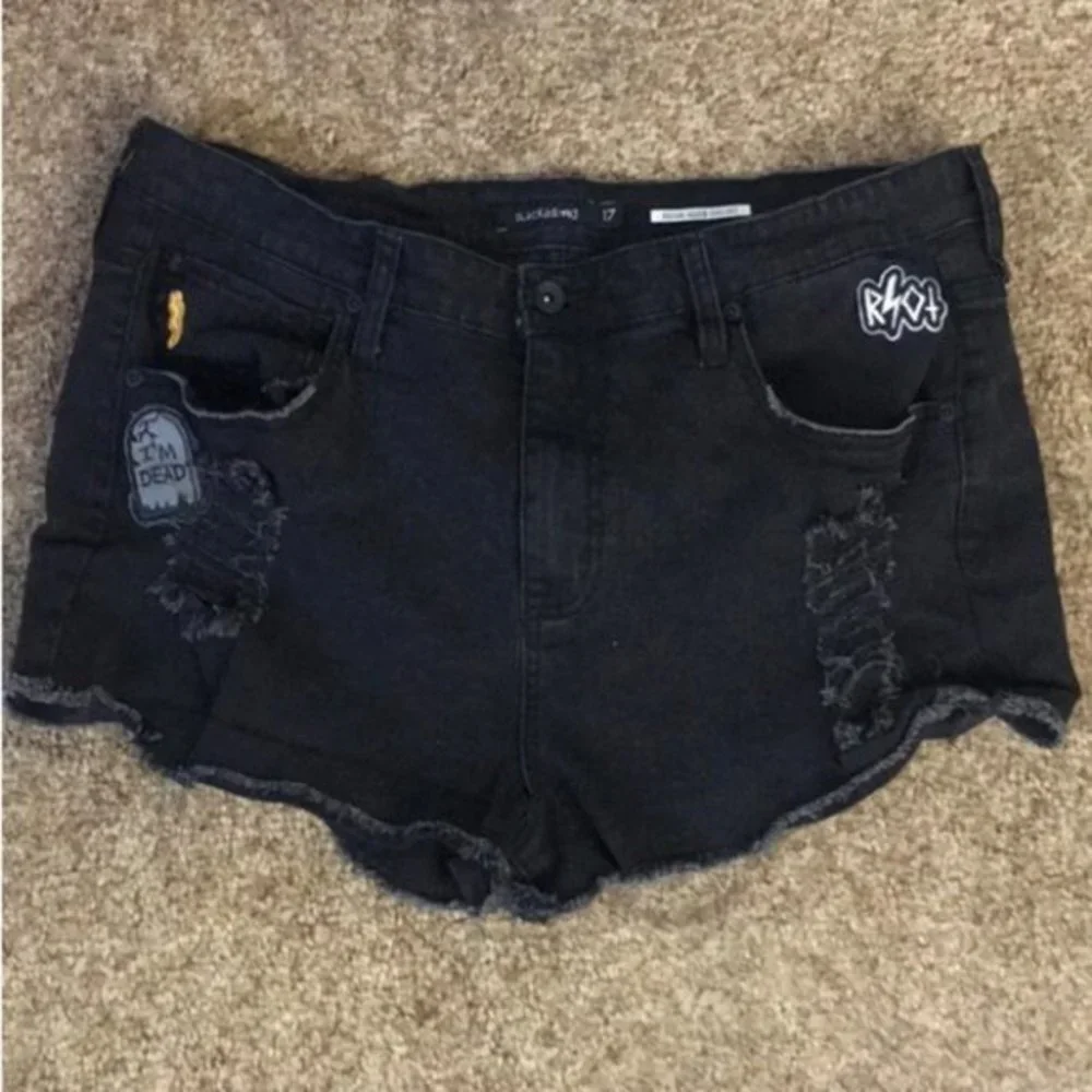 Hot Topic Blackheart High Rose Patch Short… - Picture 4 of 6